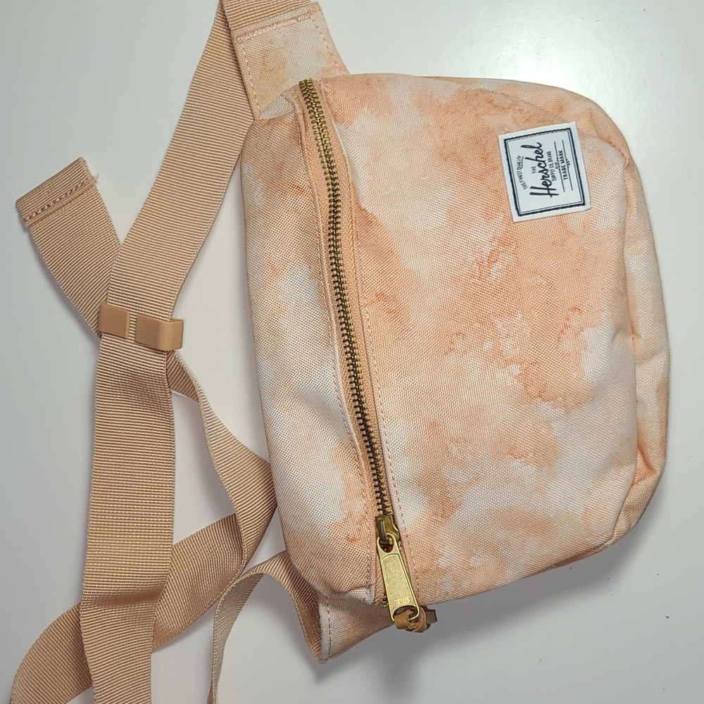 Herschel Hip Pack Adjustable Strap with Zipper pocket Brand  Logo Patch